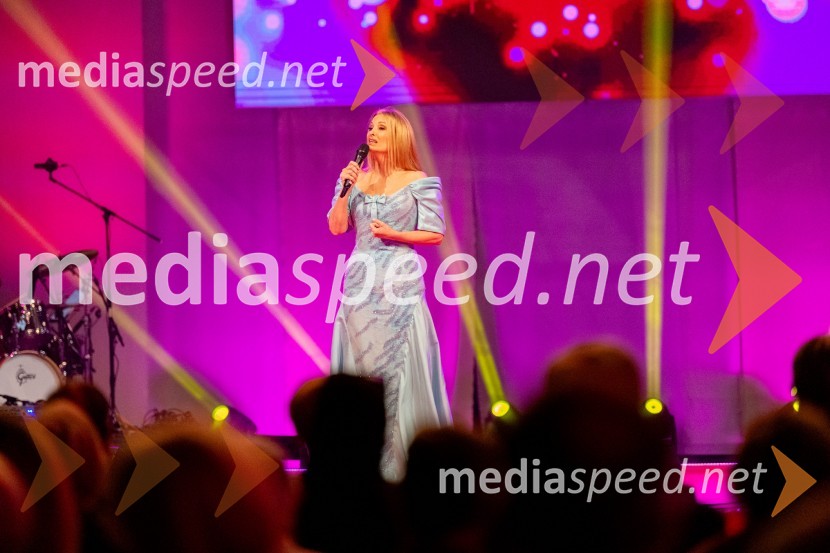  Helena Blagne, pevkaDobrodelni koncert Klic dobrote za družine v stiski