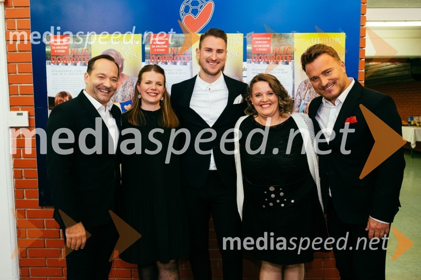  Aljaž Farasin, operni pevec;  ... ;  Gregor Ravnik, pevec;  ... ;  Matjaž Robavs, operni pevecDobrodelni koncert Klic dobrote za družine v stiski