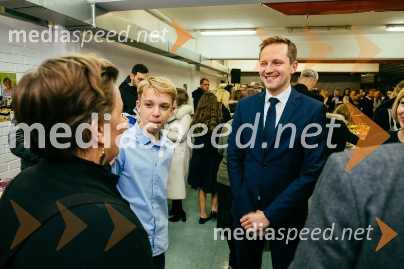  Lenart Cizej, pevec;  Matija Kovač, župan, MO CeljeDobrodelni koncert Klic dobrote za družine v stiski