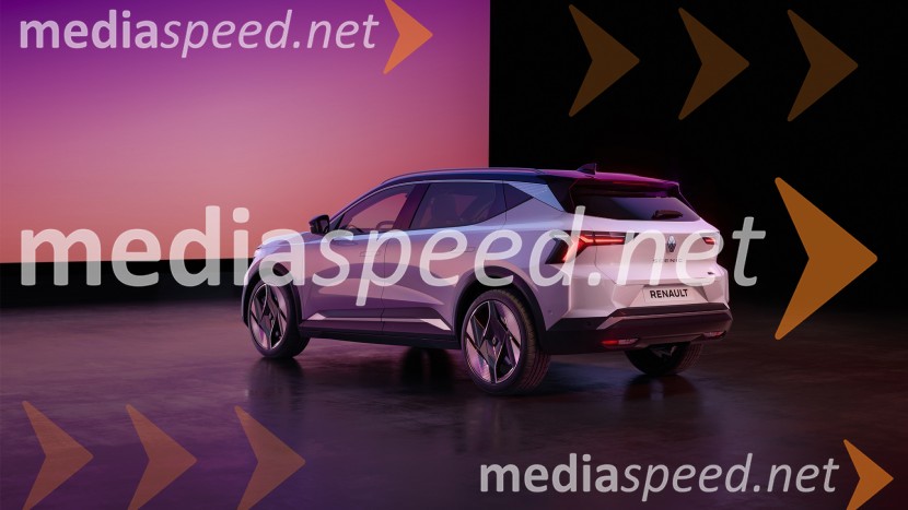 Scenic E-Tech electric je finalist izbora za evropski avto leta