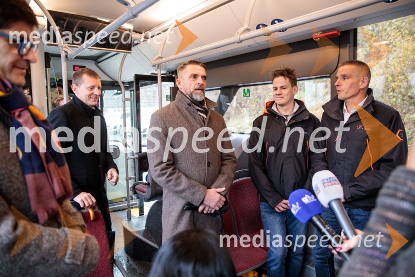  Alex Jan, direktor Gorenjskih elektrarn;  Iztok Jenko, Elektro Gorenjska;  Primož Brejc, vodja projekta; dr. Ivan Šmon, predsednik uprave Elektro GorenjskaV Kranju prenovljena hidroelektrarna Standard