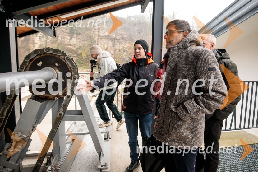  Primož Brejc, vodja projekta;  Matjaž Rakovec, župan Mestne občine KranjV Kranju prenovljena hidroelektrarna Standard