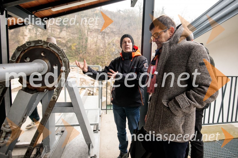  Primož Brejc, vodja projekta;  Matjaž Rakovec, župan Mestne občine KranjV Kranju prenovljena hidroelektrarna Standard