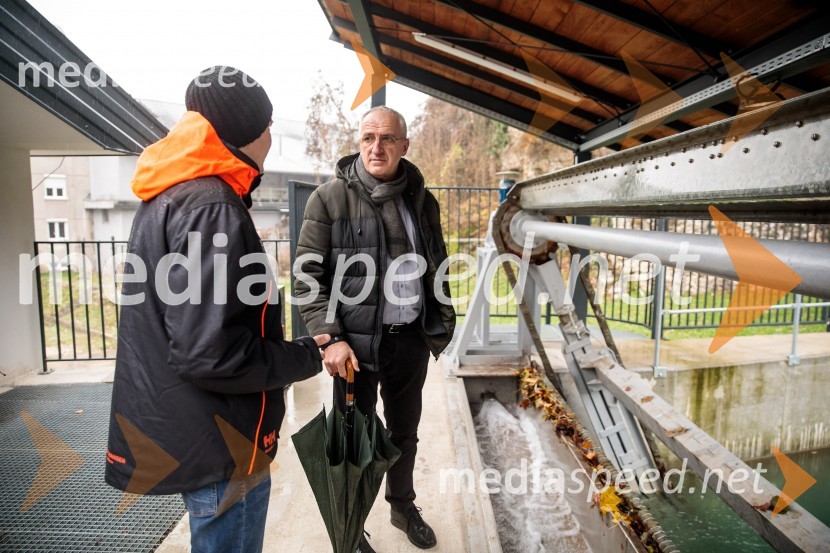  Primož Brejc, vodja projekta;  Bojan Veselinovič, direktor, Slovenska tiskovna agencijaV Kranju prenovljena hidroelektrarna Standard