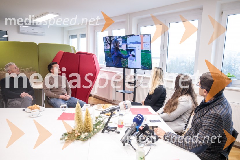  Katja Štruc, vodja kabineta MO Kranj;  Manja Zorko, podžupanja, Mestna občina Kranj;  Matjaž Rakovec, župan Mestne občine KranjV Kranju prenovljena hidroelektrarna Standard