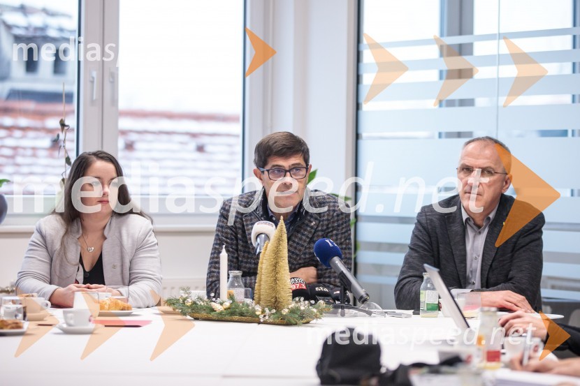  Manja Zorko, podžupanja, Mestna občina Kranj;  Matjaž Rakovec, župan Mestne občine Kranj;  Bojan Veselinovič, direktor, Slovenska tiskovna agencijaV Kranju prenovljena hidroelektrarna Standard