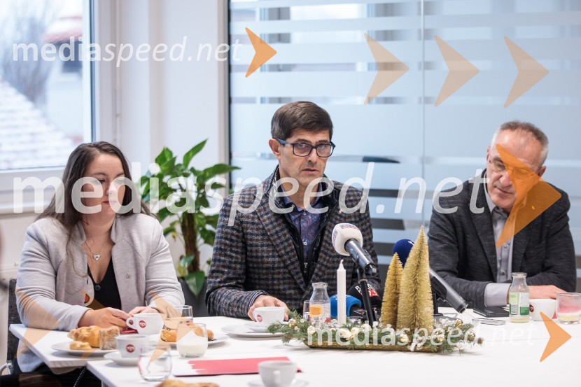  Manja Zorko, podžupanja, Mestna občina Kranj;  Matjaž Rakovec, župan Mestne občine Kranj;  Bojan Veselinovič, direktor, Slovenska tiskovna agencijaV Kranju prenovljena hidroelektrarna Standard