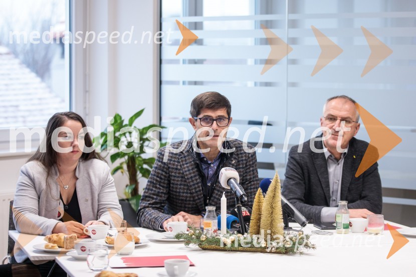  Manja Zorko, podžupanja, Mestna občina Kranj;  Matjaž Rakovec, župan Mestne občine Kranj;  Bojan Veselinovič, direktor, Slovenska tiskovna agencijaV Kranju prenovljena hidroelektrarna Standard