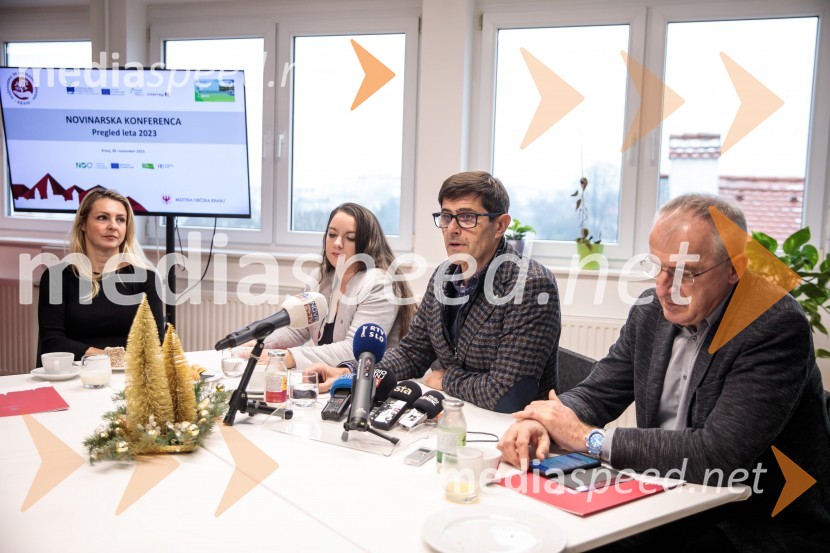  Katja Štruc, vodja kabineta MO Kranj;  Manja Zorko, podžupanja, Mestna občina Kranj;  Matjaž Rakovec, župan Mestne občine Kranj;  Bojan Veselinovič, direktor, Slovenska tiskovna agencijaV Kranju prenovljena hidroelektrarna Standard