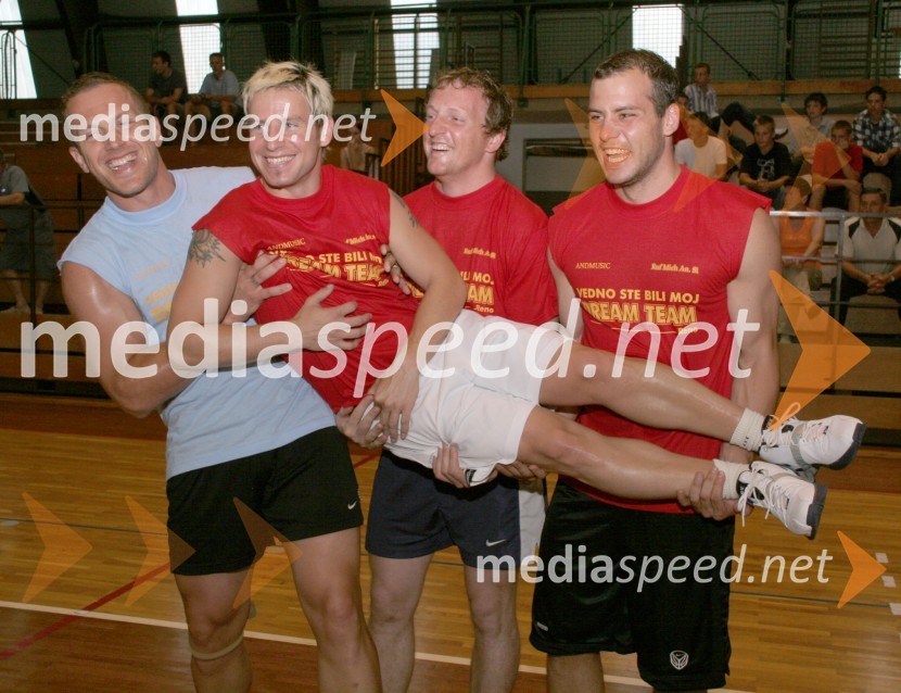 Smučarji Jure Košir, Drago Grubelnik in Mitja Dragšič so Reneja Mlekuža 