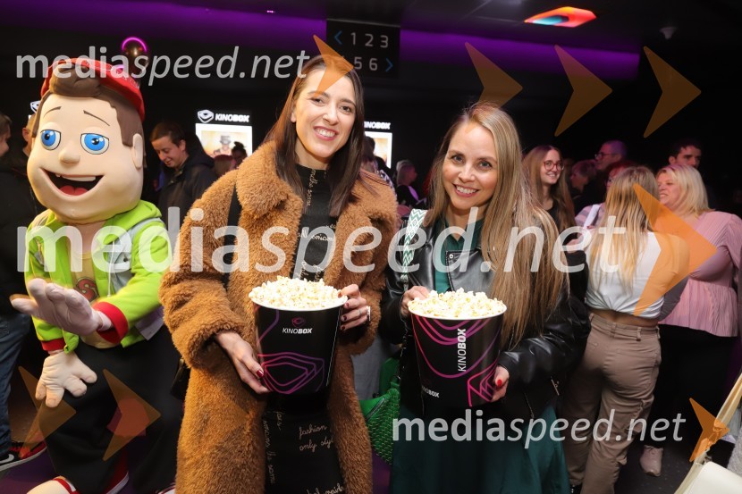  Alenka  Husič, pevka, skupina Sopranos, skupina Bepop;  Tinkara Fortuna, skupina Bepop20 let spominov, VIP premiera dokumentarnega filma o plesni šoli Sebastian