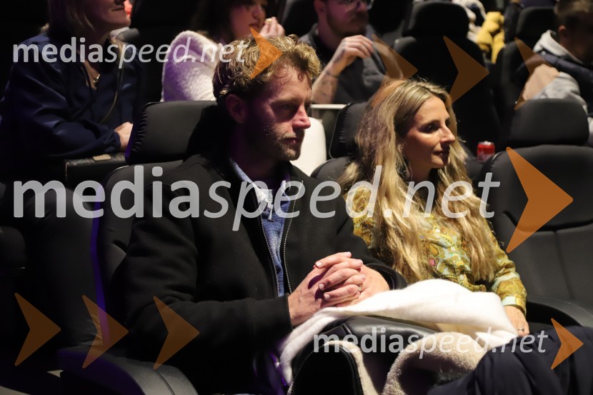  Trent  Whiddon, plesalec;  Gordana Grandošek Whiddon, plesalka, lastnica blagovne znamke GGW20 let spominov, VIP premiera dokumentarnega filma o plesni šoli Sebastian