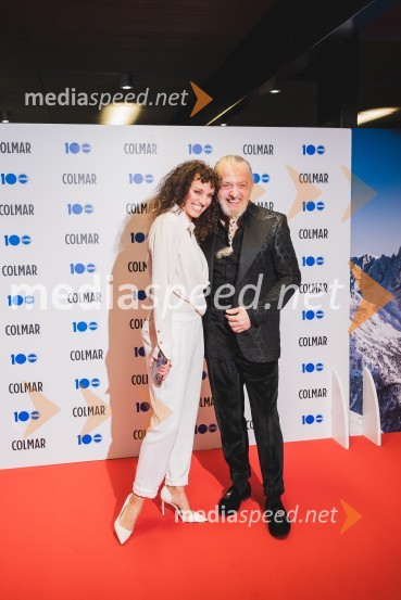  Metka Albreht, stilistka ter maratonka, Miss Slovenije 1993;  Milan Gačanovič - Gacho, modni guru100-letnica blagovne znamke Colmar