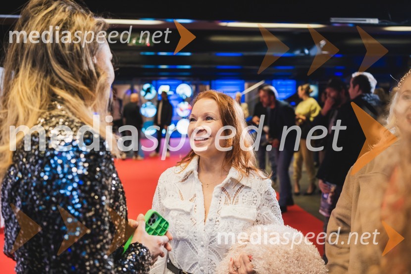  Regina Kogoj, pevka100-letnica blagovne znamke Colmar