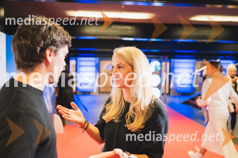  Stefano Colombo, direktor prodaje in marketinga blagovne znamke Colmar;  Špela Pretnar, nekdanja smučarka in predstavnica za odnose z javnostmi, Smučarska zveza Slovenije 100-letnica blagovne znamke Colmar