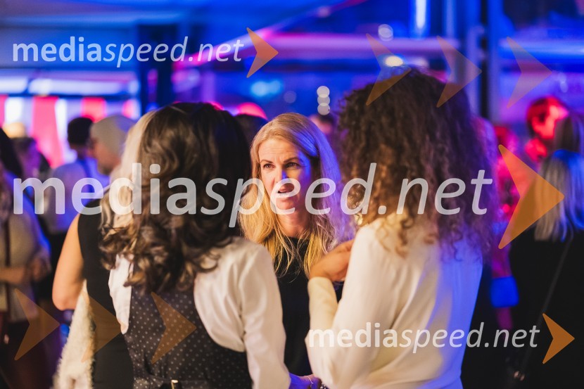  Špela Pretnar, nekdanja smučarka in predstavnica za odnose z javnostmi,Smučarska zveza Slovenije 100-letnica blagovne znamke Colmar