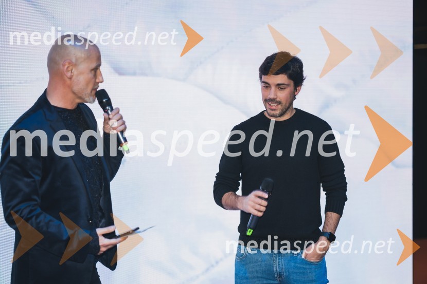  Peter Poles, televizijski voditelj;  Stefano Colombo, direktor prodaje in marketinga blagovne znamke Colmar100-letnica blagovne znamke Colmar