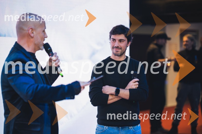  Peter Poles, televizijski voditelj;  Stefano Colombo, direktor prodaje in marketinga blagovne znamke Colmar100-letnica blagovne znamke Colmar