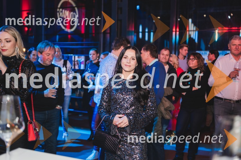  Gloria Kotnik, deskarka na snegu 100-letnica blagovne znamke Colmar