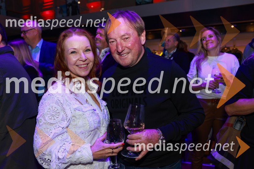  Regina Kogoj, pevka;  Bojan Križaj, nekdanji smučar100-letnica blagovne znamke Colmar