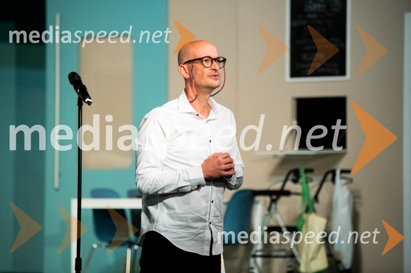  Miha Golob, upravnik in umetniški vodja, SLG CeljeParadiž, premiera v SLG Celje