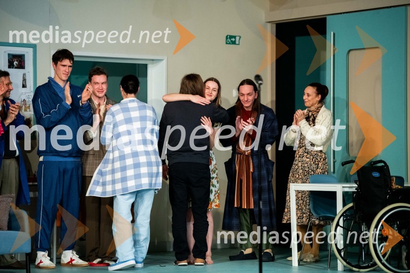  Bojan Umek, igralec;  Lucija Harum, igralka, pevkaParadiž, premiera v SLG Celje