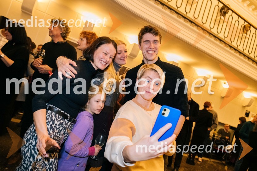  ... ;  ... ;  ... ;  Urban Kuntarič, igralecParadiž, premiera v SLG Celje