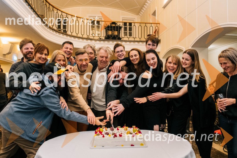  ... ;  Tanja Potočnik, igralka;  ... ;  Tatjana Doma, dramaturginja SLG Celje;  Primož Mihevc, scenograf;  Aljoša Koltak, igralec;  Branko Završan, igralec;  David Čeh, igralec;  Žan Brelih Hatunić, igralec;  Lučka Počkaj, igralka;  Urban Kuntarič, igralec;  Maša Grošelj, igralka;  Manca  Ogorevc, igralka;  Lucija Harum, igralka, pevka;  ... Paradiž, premiera v SLG Celje