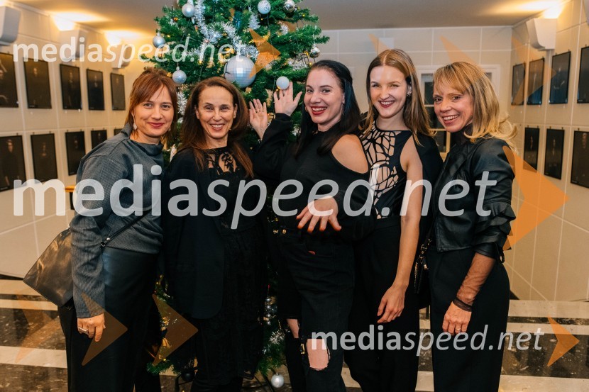  Tanja Potočnik, igralka;  Lučka Počkaj, igralka;  Maša Grošelj, igralka;  Lucija Harum, igralka, pevka;  Manca  Ogorevc, igralkaParadiž, premiera v SLG Celje