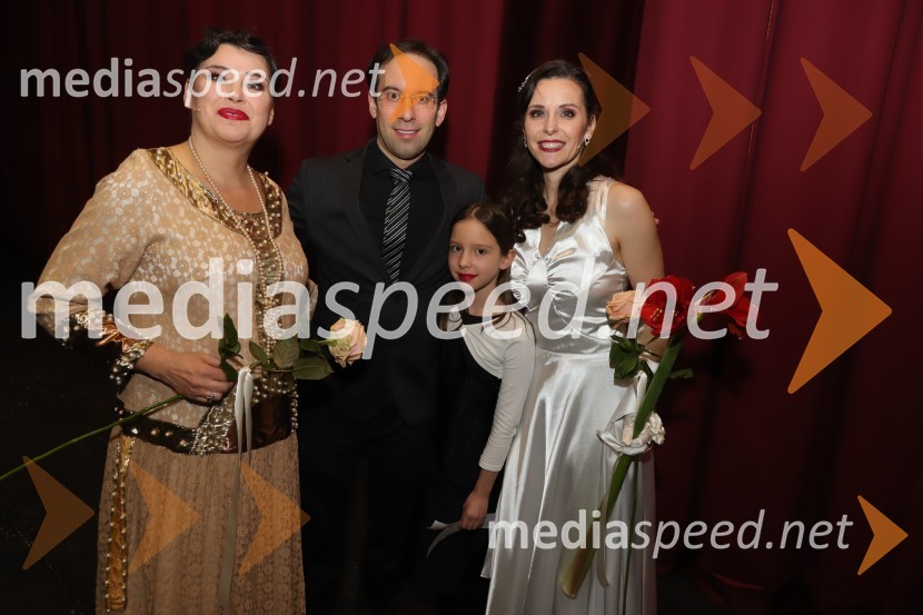  Dada Kladenik, pevka;  Simon Krečič, umetniški direktor Opere SNG Maribor;  ... ;  Valentina Čuden, operna pevkaPlaninska roža, premiera opere v SNG Maribor