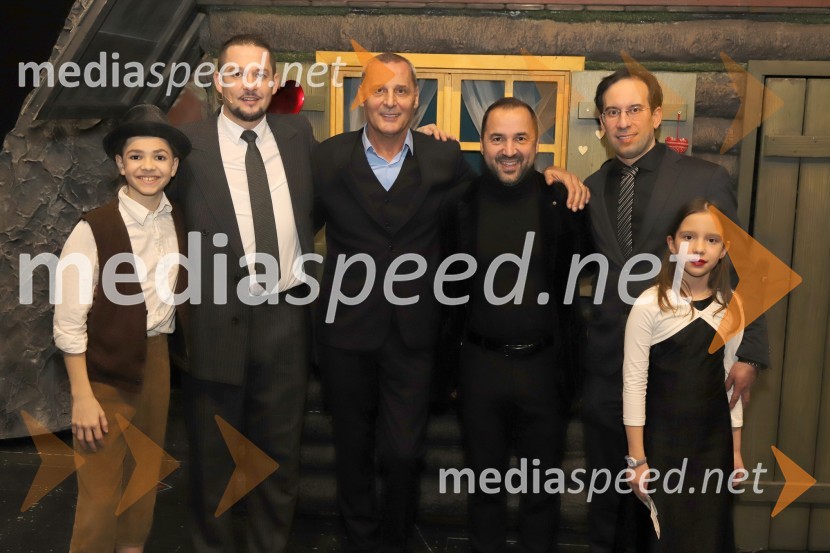  Izak Mlakar;  Sebastijan Čelofiga, baritonist, operni pevec;  Danilo Rošker, direktor SNG Maribor;  Tim Ribič, SNG Maribor;  Simon Krečič, umetniški direktor Opere SNG Maribor;  ... Planinska roža, premiera opere v SNG Maribor