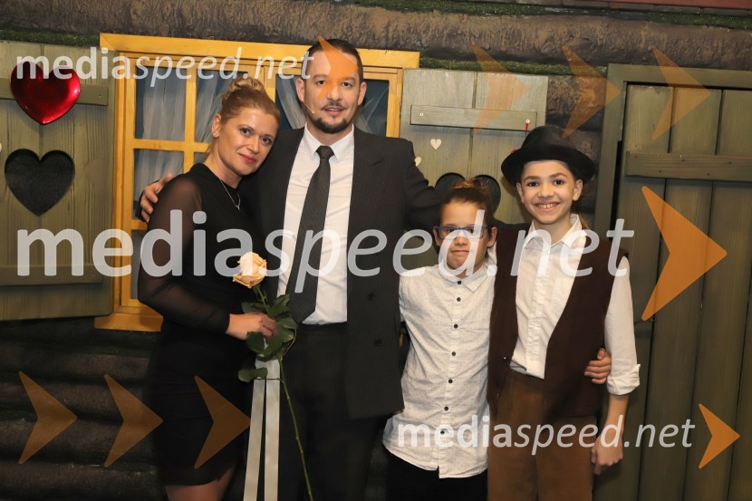  ... ;  Sebastijan Čelofiga, baritonist, operni pevec;  Liam Čelofiga;  Izak MlakarPlaninska roža, premiera opere v SNG Maribor