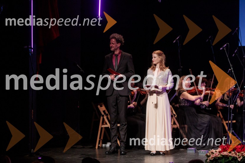  Toni Cahunek, igralec, novinar;  ... Občinski praznik v Kranju tradicionalno pospremila slavnostna akademija