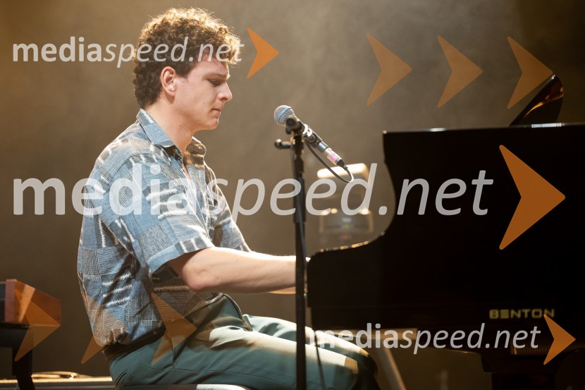  Anže Lajevec, pianist, skupina KokosyIzštekanih 10, poklon Vladu Kreslinu