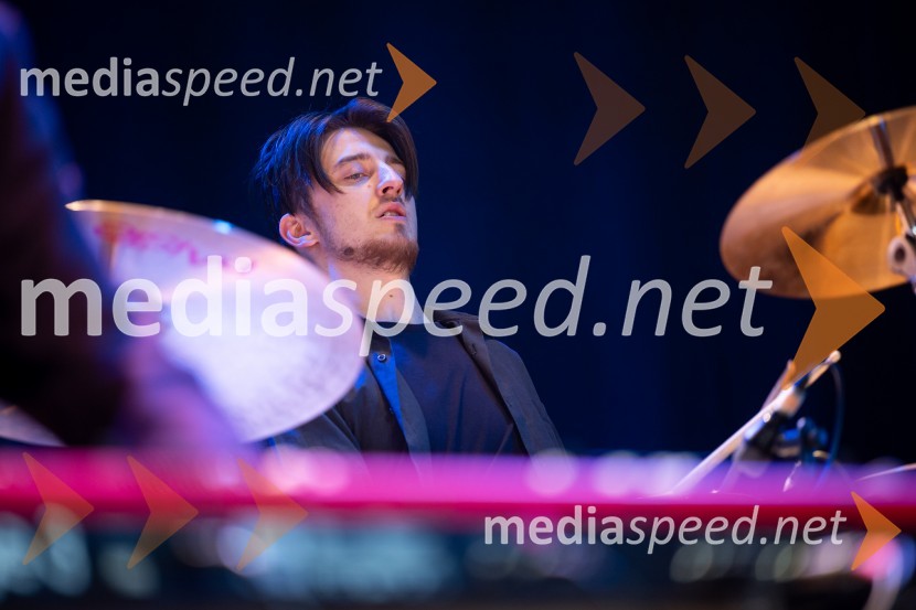  Simon BezekIzštekanih 10, poklon Vladu Kreslinu