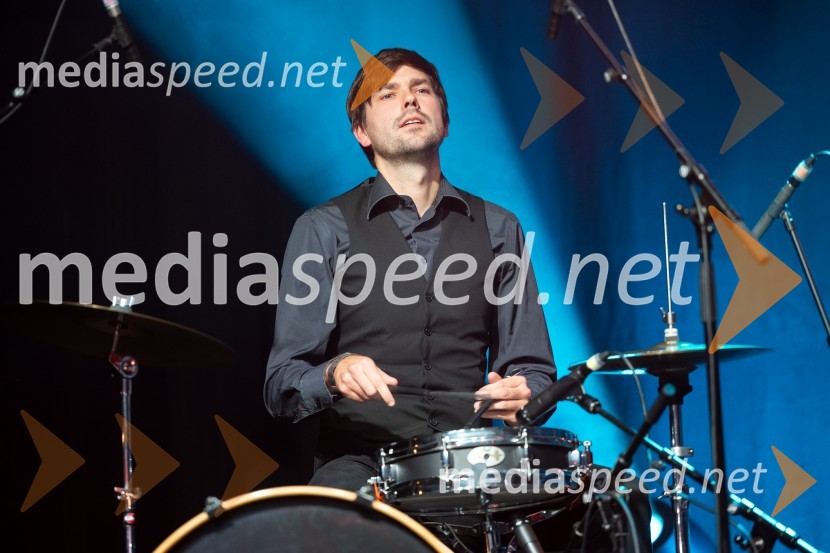  Tomi Došen, tolkala, skupina EthnotripIzštekanih 10, poklon Vladu Kreslinu