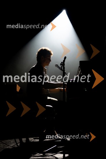  Anže Lajevec, pianist, skupina KokosyIzštekanih 10, poklon Vladu Kreslinu