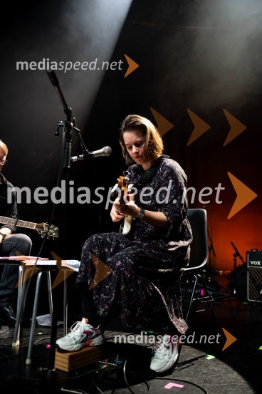  Jana  Beltran, glasbenicaIzštekanih 10, poklon Vladu Kreslinu