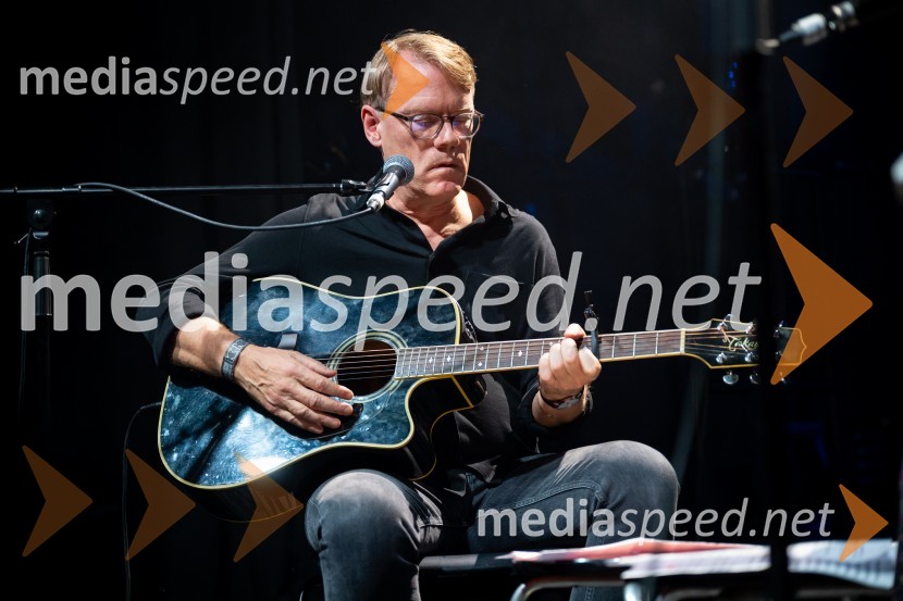  Chris Eckman, glasbenikIzštekanih 10, poklon Vladu Kreslinu