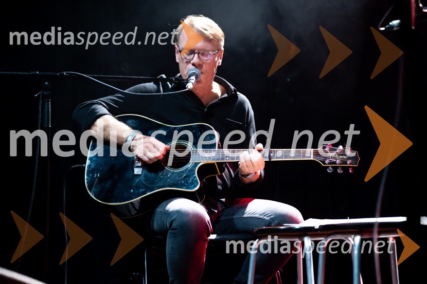  Chris Eckman, glasbenikIzštekanih 10, poklon Vladu Kreslinu