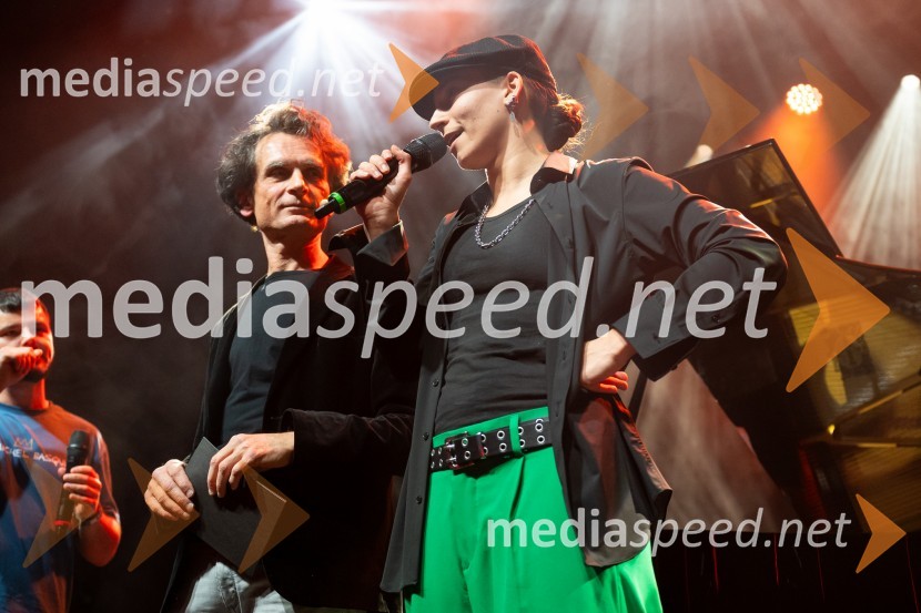  Jure Longyka, moderator;  Mia Puhar Rodin - Masayah, pevkaIzštekanih 10, poklon Vladu Kreslinu