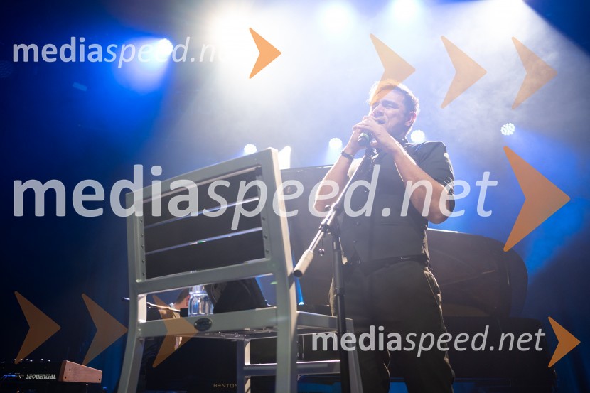  Lado Bizovičar, igralecIzštekanih 10, poklon Vladu Kreslinu