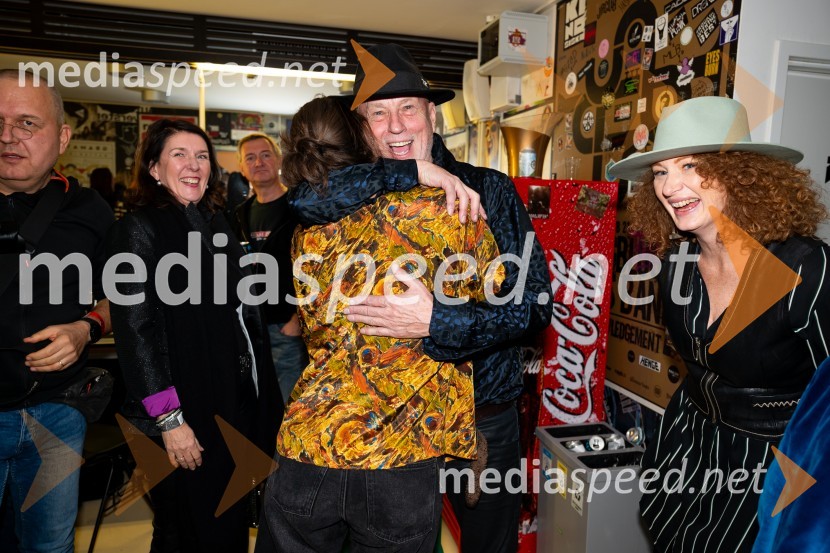 ... ;  Vlado Kreslin, glasbenikIzštekanih 10, poklon Vladu Kreslinu