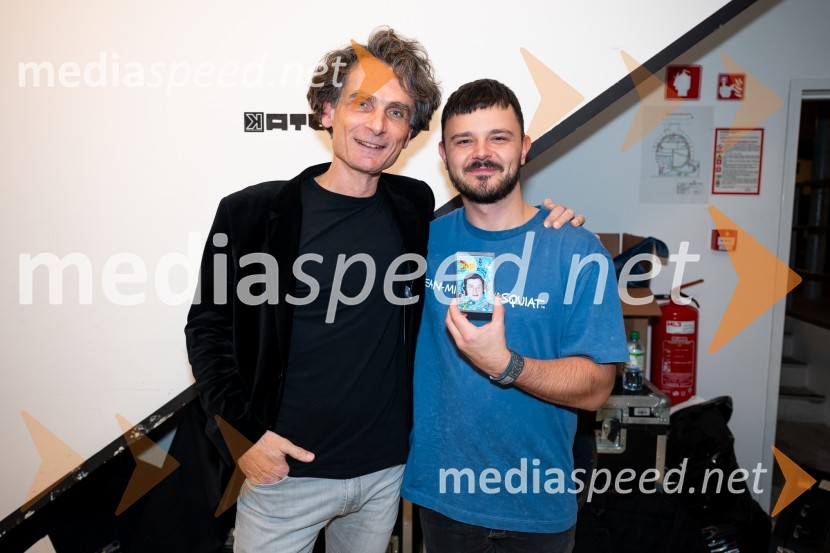  Jure Longyka, moderator;  Žan Hauptman, pevec, klaviaturistIzštekanih 10, poklon Vladu Kreslinu