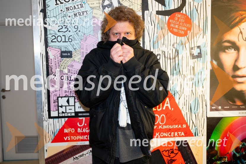  Tomislav  Jovanović - Tokac, pevec skupine Dan DIzštekanih 10, poklon Vladu Kreslinu