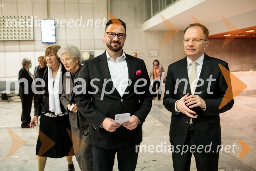  Andor Ferenc Dávid, madžarski veleposlanik v Sloveniji;  Igor SeničarMadžarski narodni filharmonični orkester na odru Cankarjevega doma