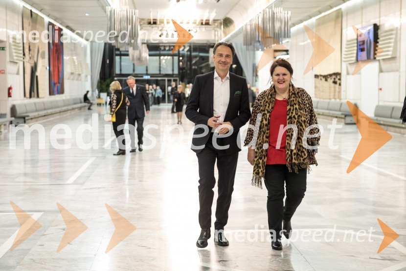  Tomislav Čizmić, predsednik poslovodstva družbe, Telemach Slovenija d.o.o.;  Uršula Cetinski, generalna direktorica, Cankarjev domMadžarski narodni filharmonični orkester na odru Cankarjevega doma