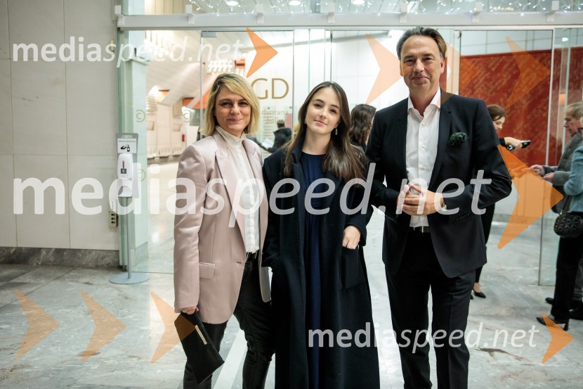  Manca Majeršič Sevšek, dramaturginja;  Ava Čizmić;  Tomislav Čizmić, predsednik poslovodstva družbe, Telemach Slovenija d.o.o.Madžarski narodni filharmonični orkester na odru Cankarjevega doma