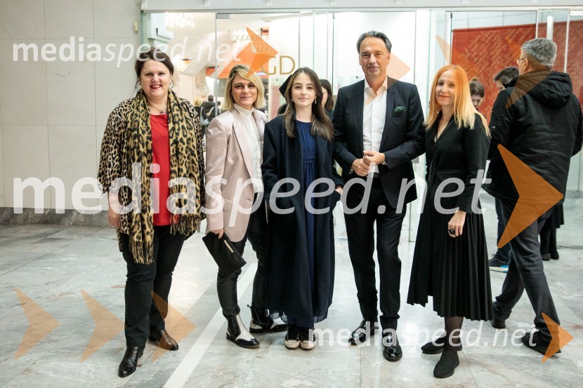  Uršula Cetinski, generalna direktorica, Cankarjev dom;  Manca Majeršič Sevšek, dramaturginja;  Ava Čizmić;  Tomislav  Čizmić, predsednik uprave, Mercator d.d.;  Zvezdana Lazar, Cankarjev domMadžarski narodni filharmonični orkester na odru Cankarjevega doma