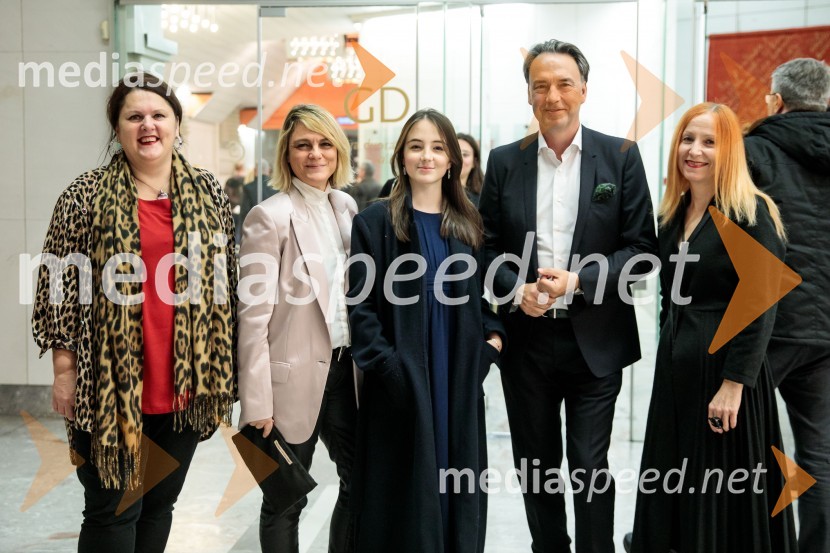  Uršula Cetinski, generalna direktorica, Cankarjev dom;  Manca Majeršič Sevšek, dramaturginja;  Ava Čizmić;  Tomislav Čizmić, predsednik poslovodstva družbe, Telemach Slovenija d.o.o.;  Zvezdana Lazar, Cankarjev domMadžarski narodni filharmonični orkester na odru Cankarjevega doma